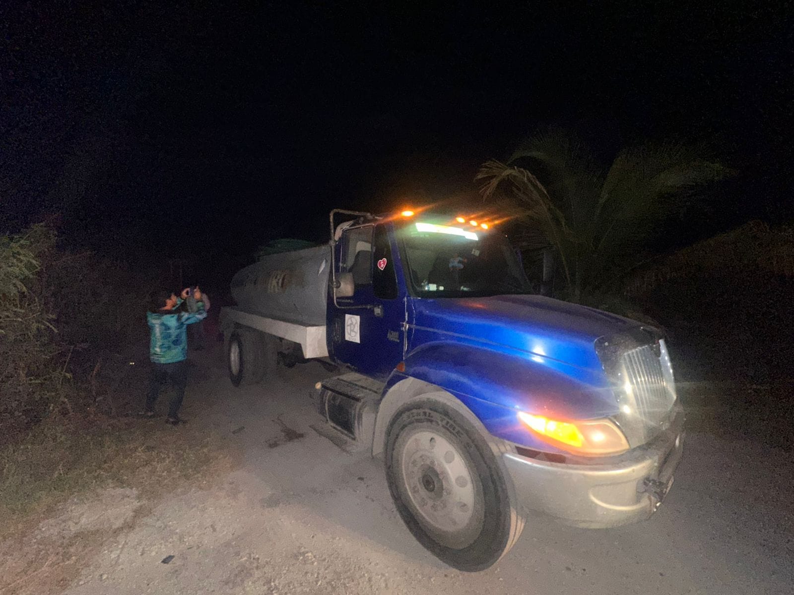 Detienen pipa de aguas negras