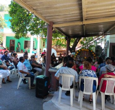 Con rezo la familia Medina López recordó a sus seres queridos