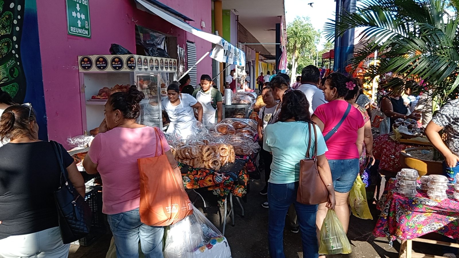 Día de Muertos reactiva la economía en el mercado de Ciudad del Carmen