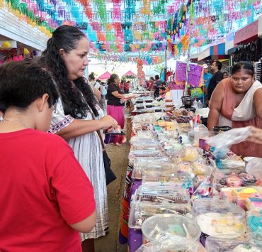 Favorable tianguis del Día de Muertos en el mercado