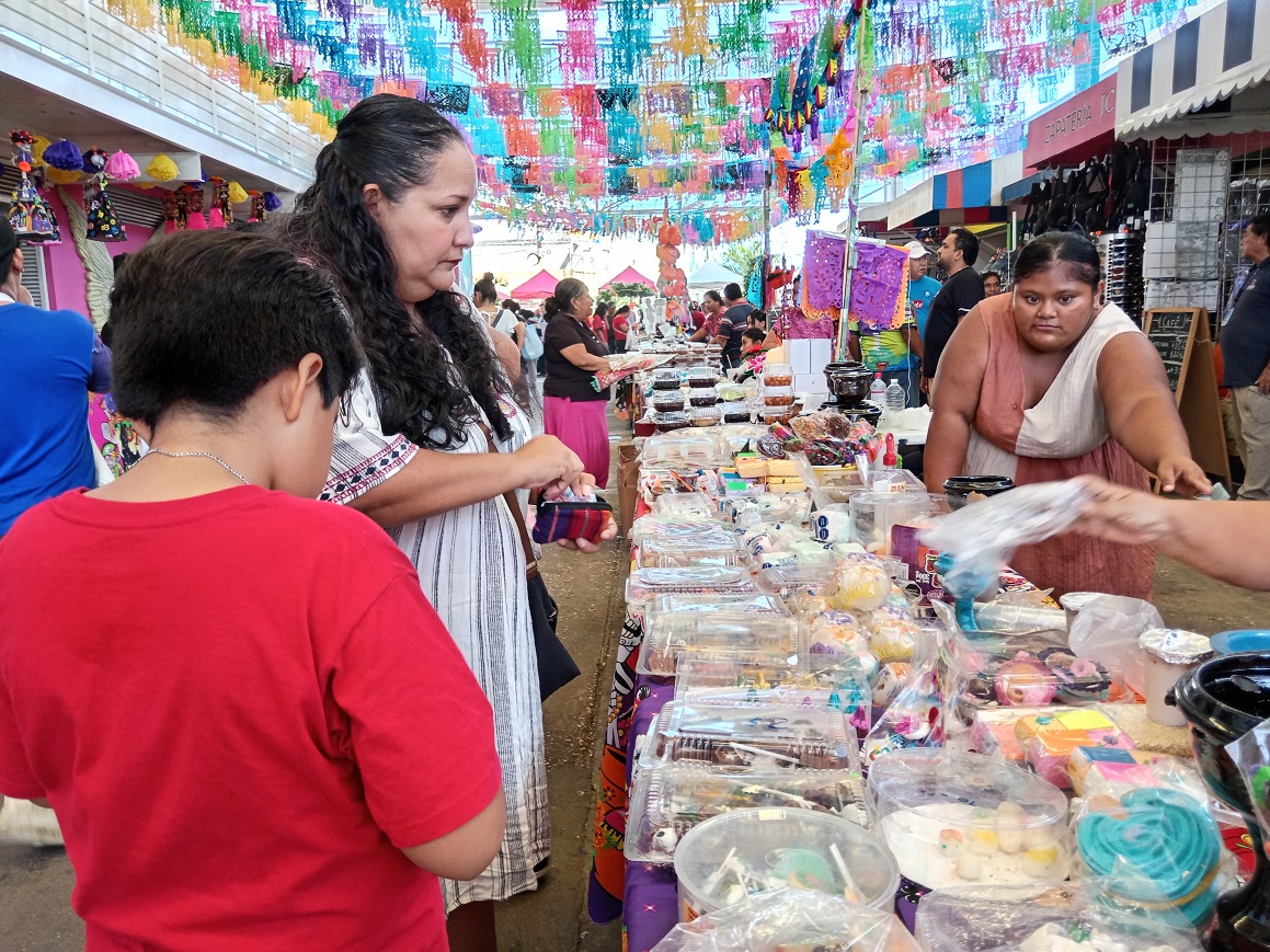 Favorable tianguis del Día de Muertos en el mercado