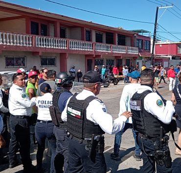 Con gases lacrimógenos dispersan manifestación de pochimóviles