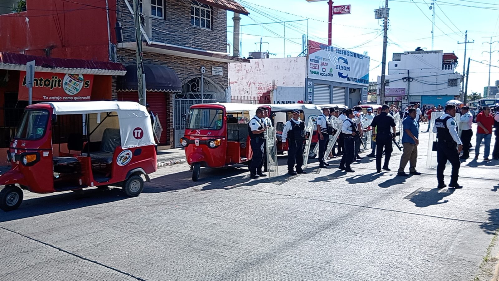 Continúa detenido representante de pochimoviles