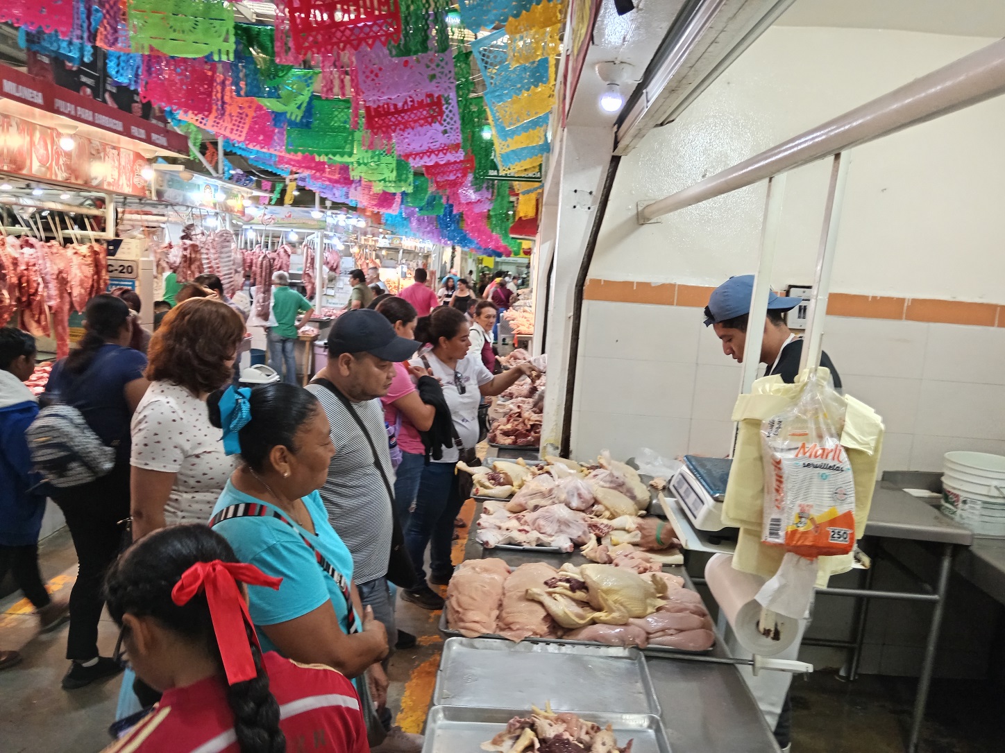Comerciantes de pollos mantendrán el precio de este alimento en diciembre