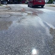 Fuga de agua hace que se pierda miles de litros cúbicos del vital líquido