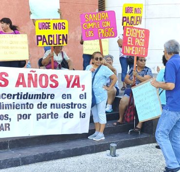 Jubilados de la Unacar se vuelven a manifestar