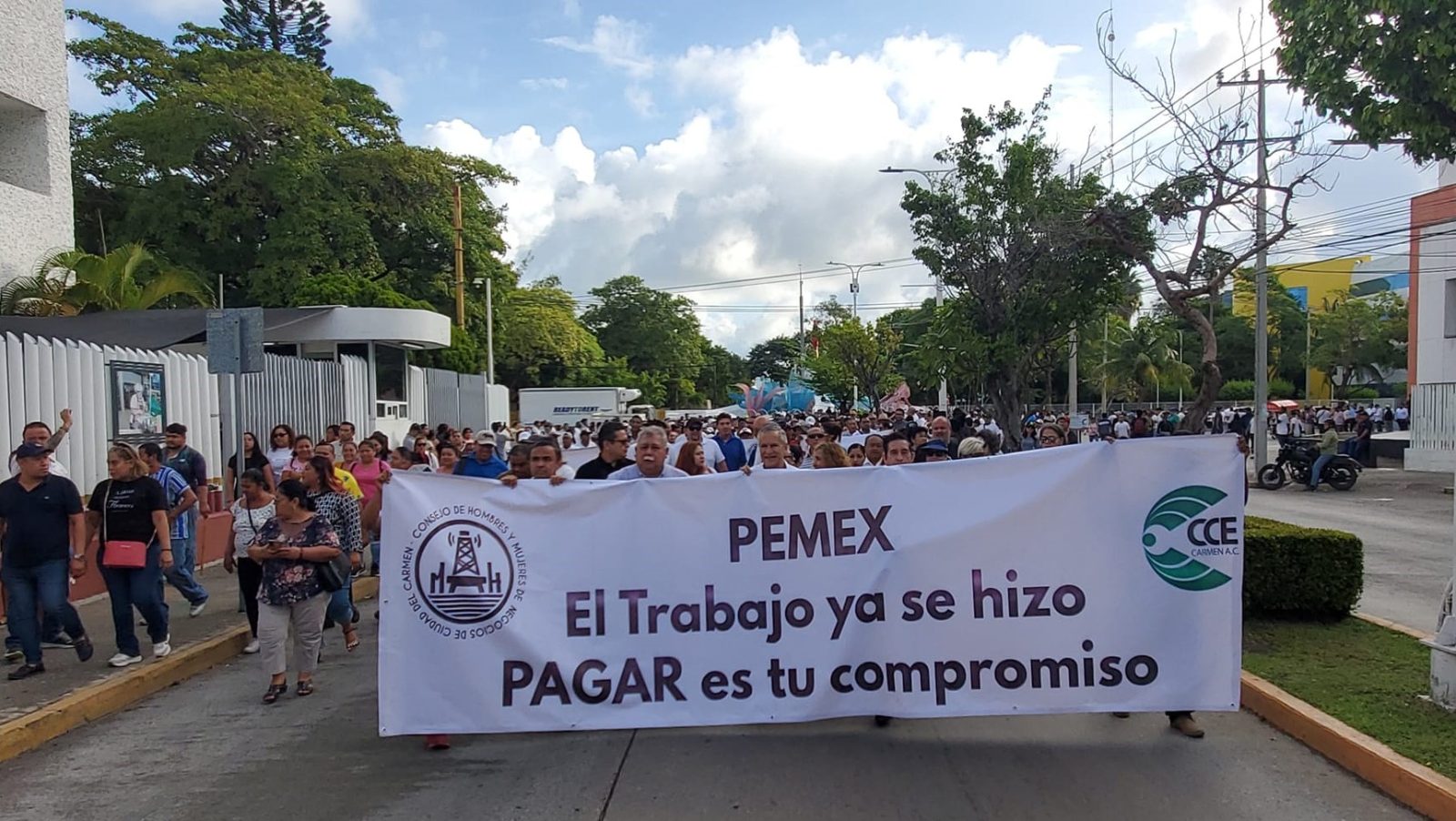 Marchan empresarios carmelitas contra Pemex