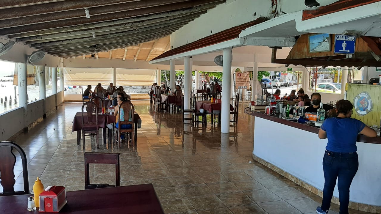 Impago de Pemex a empresas afecta a restauranteros carmelitas