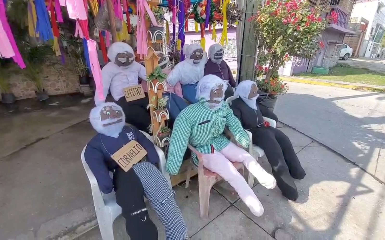 Cae venta de muñecos de año viejo en un 50 por ciento