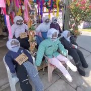 Cae venta de muñecos de año viejo en un 50 por ciento