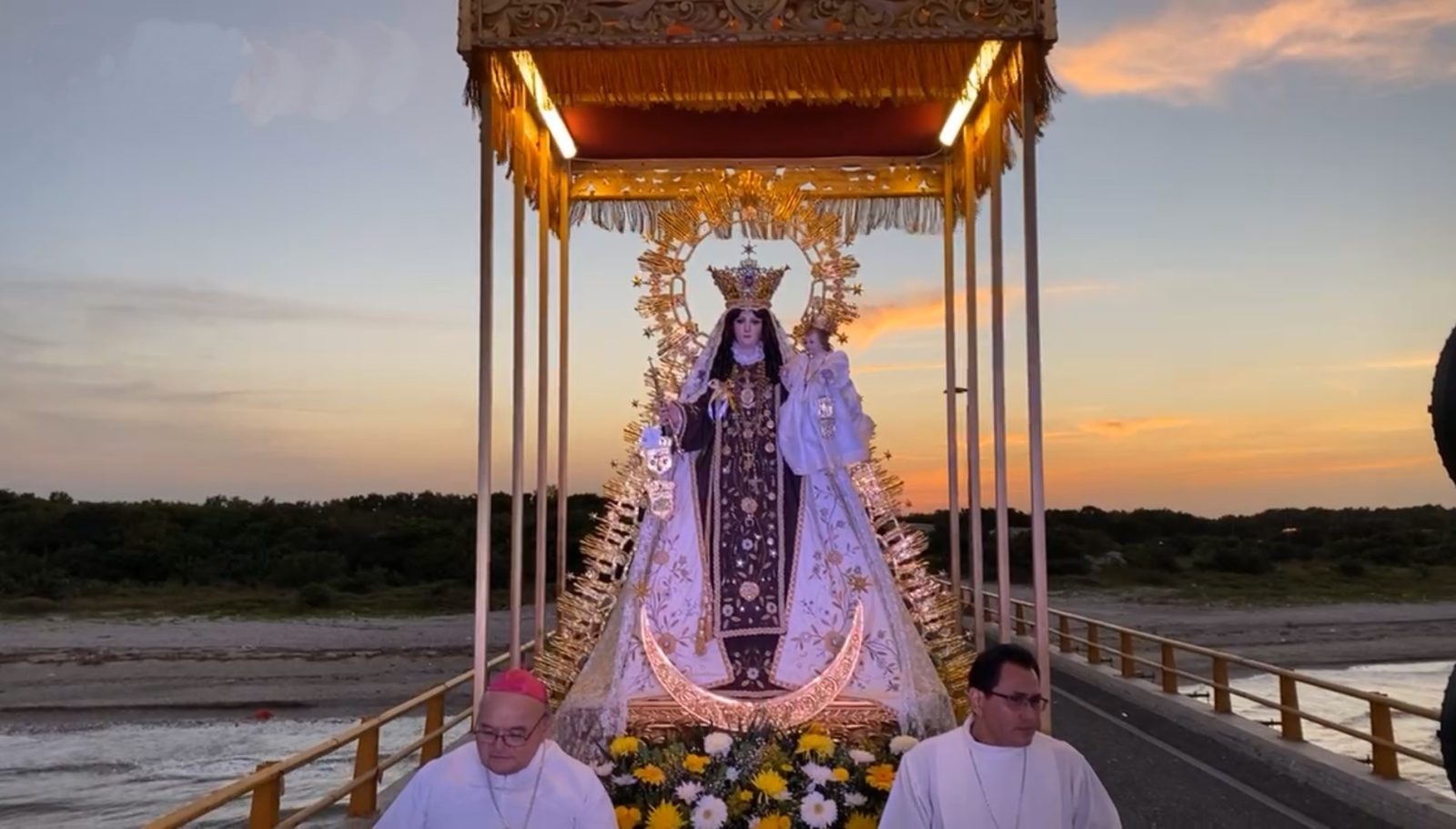 La Virgen del Carmen bendice el Puente Zacatal con su recorrido