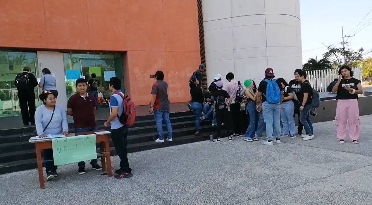 Protestan universitarios de la Unacar por aumento a aranceles