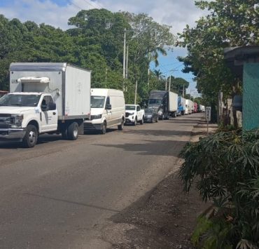 Bloquean carretera de Atasta