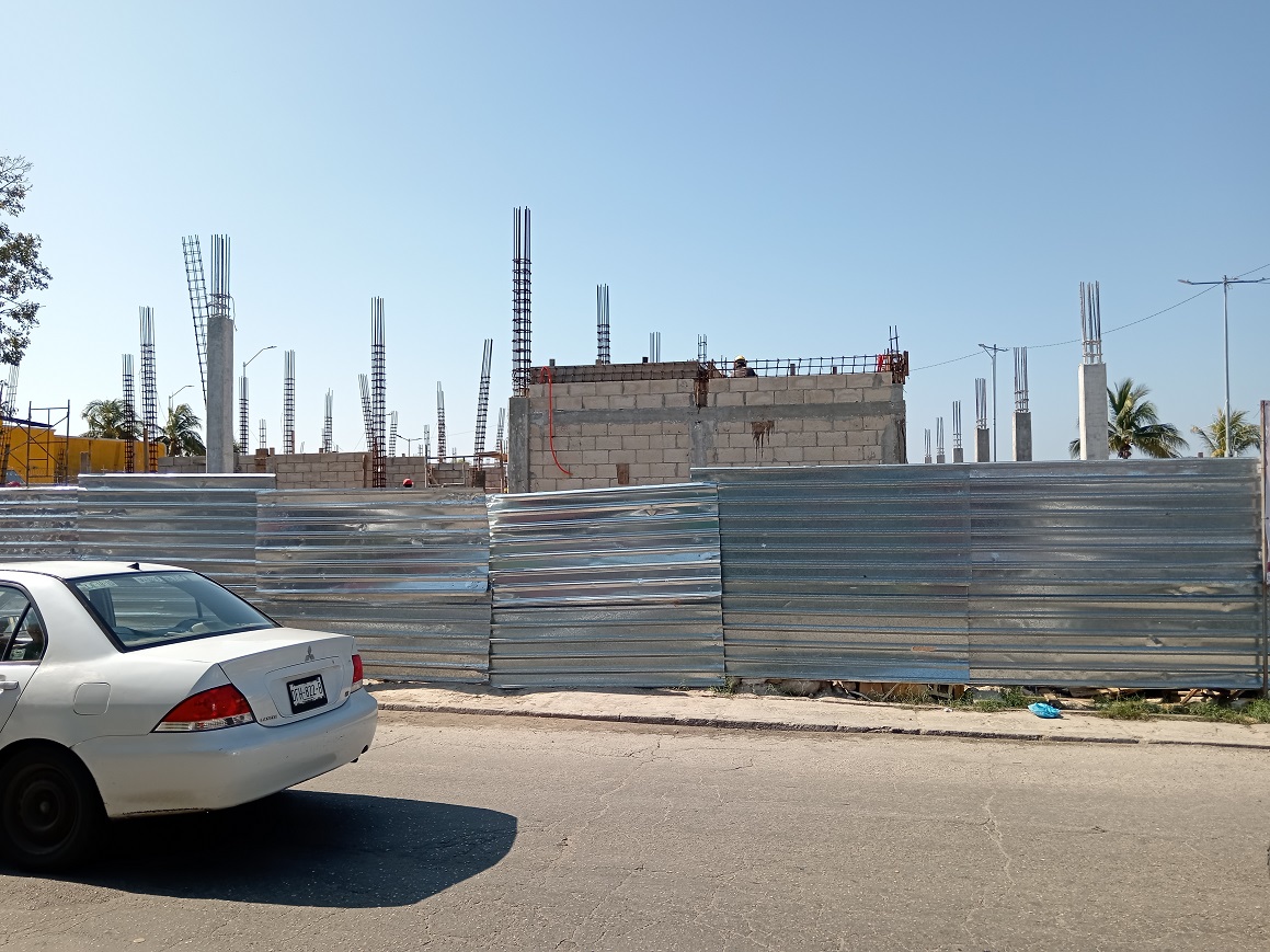 Mercado de artesanías con un 30% de avance