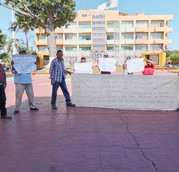 Manifestación de trabajadores de la Junta Municipal de Sabancuy