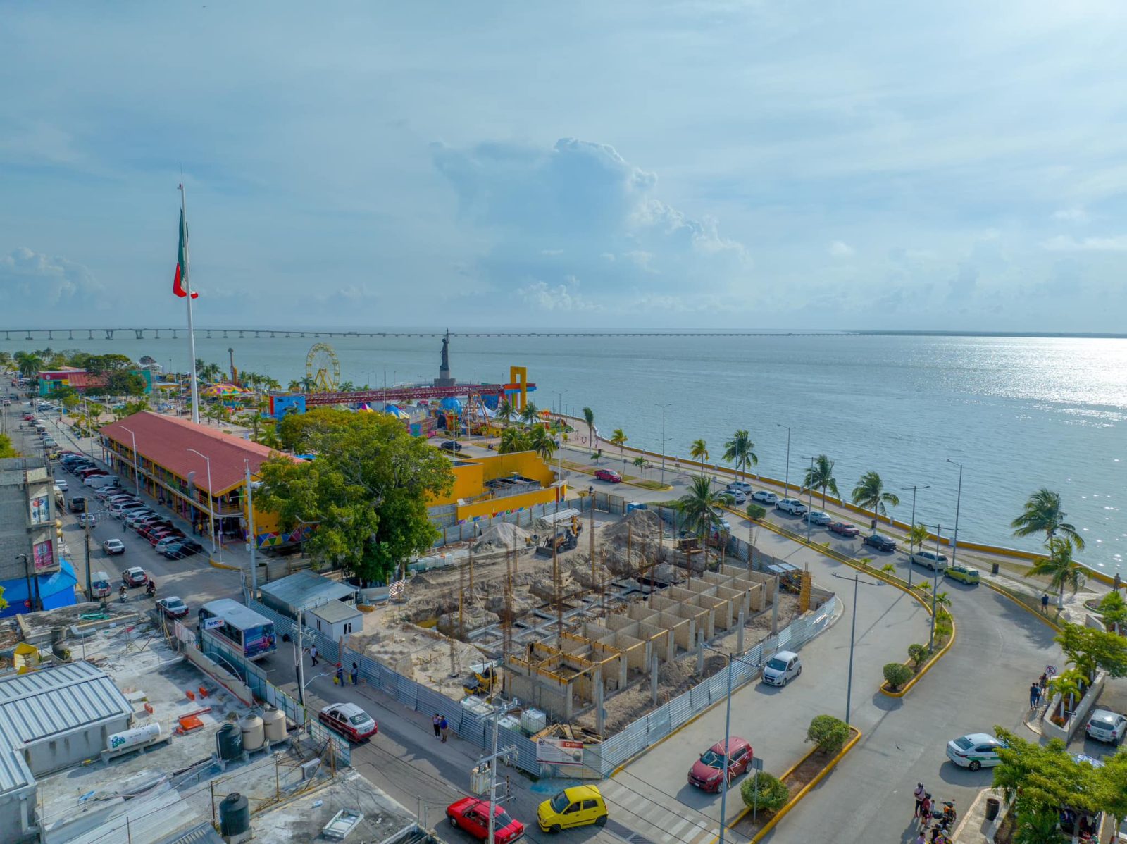 Diputado Manuel Espino sostiene dialogo con edil carmelita