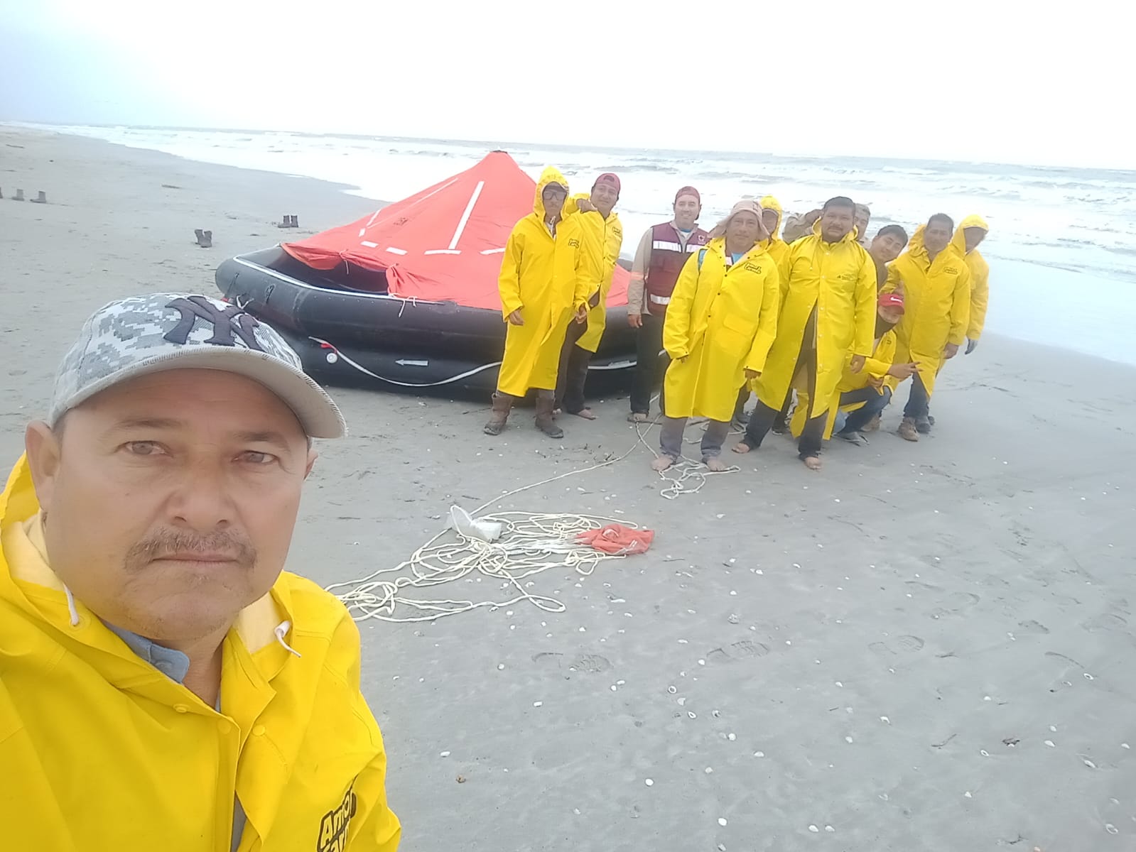 Personal de Zofemat rescata balza salvavidas