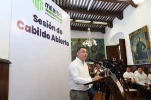 La Presidenta Municipal, Cecilia Patrón Laviada, impulsa la participación ciudadana en la toma de decisiones durante el Cabildo Abierto.