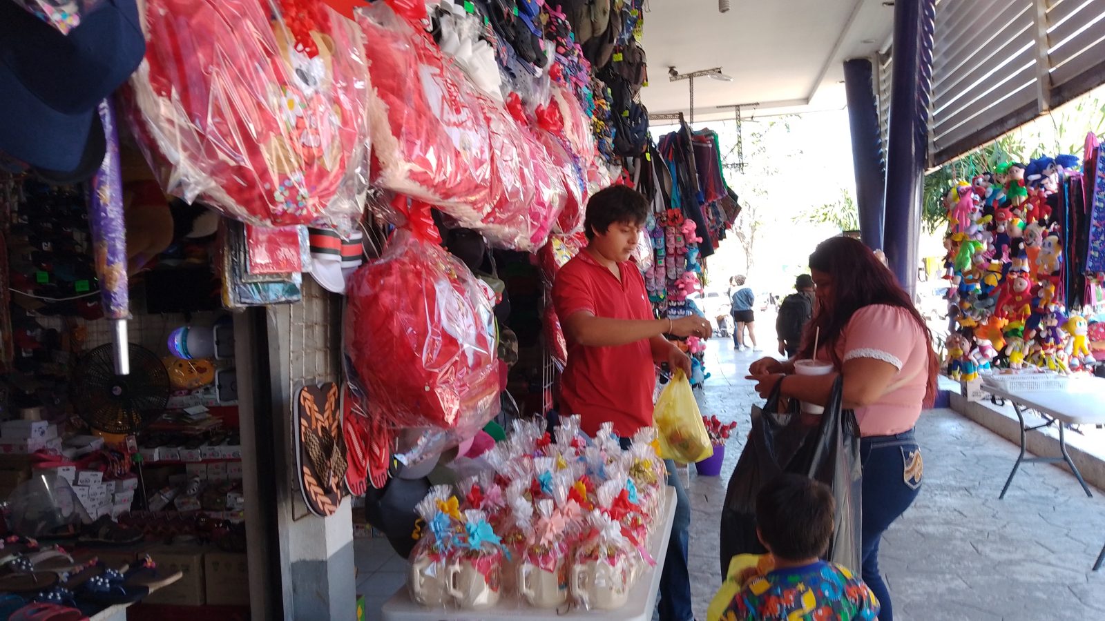 Comerciantes cifran esperanzas para el 14 de febrero