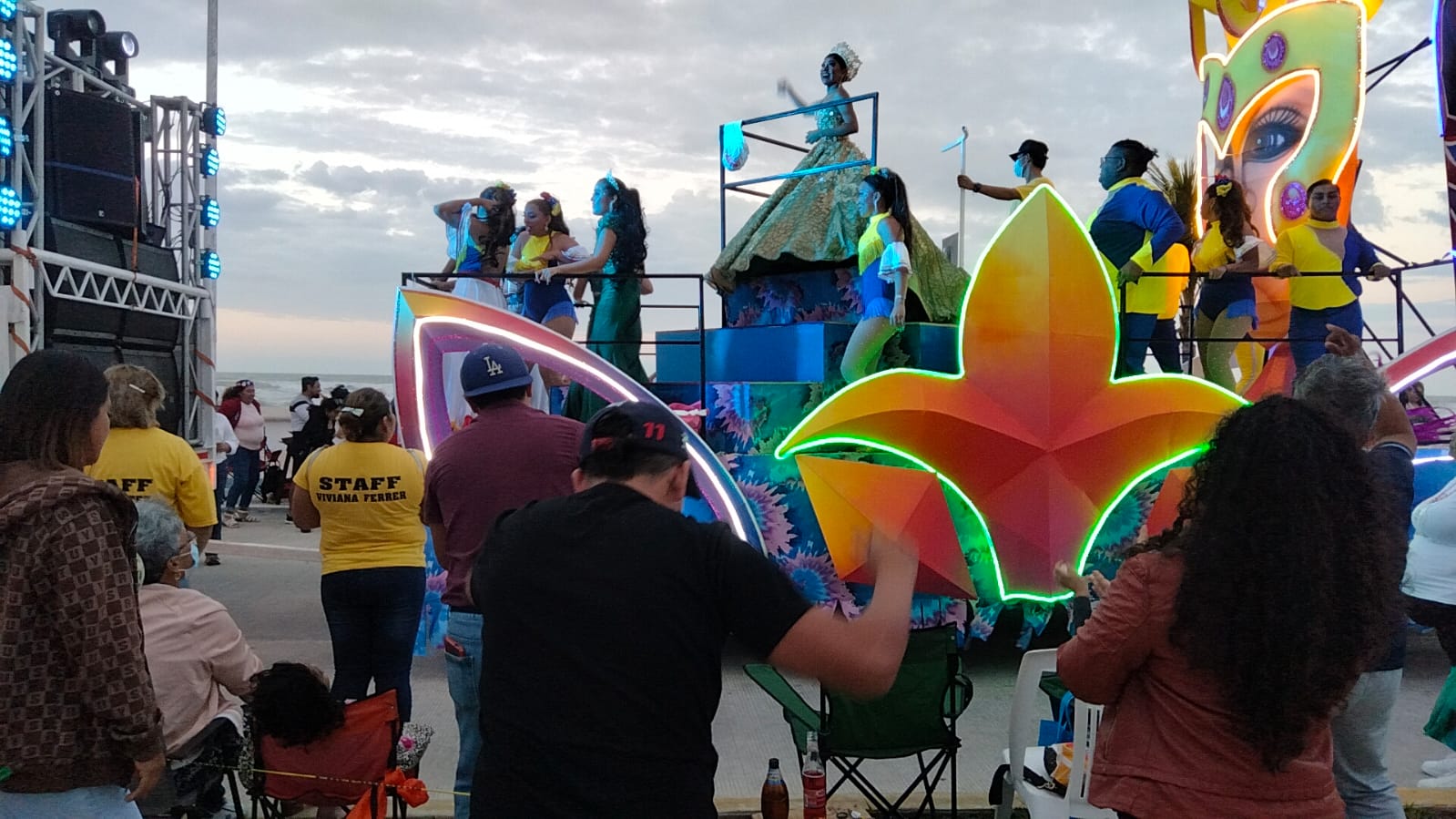 Conductores con aliento alcohólico no podrán manejar los carros alegóricos