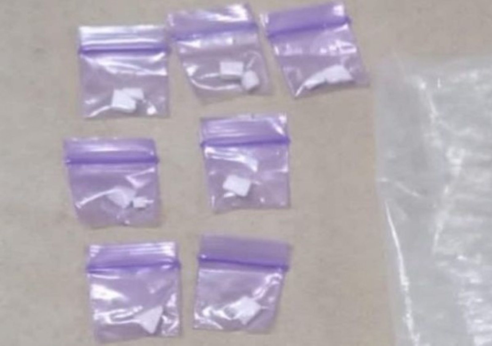 Aseguran a mujer con droga y dinero en Sabancuy