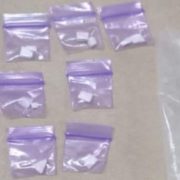 Aseguran a mujer con droga y dinero en Sabancuy