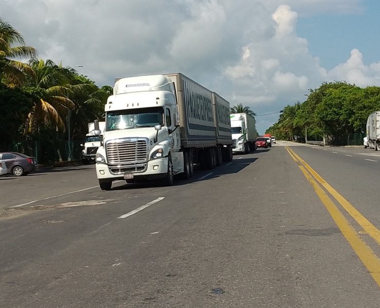 Carreteras del municipio del Carmen saturadas