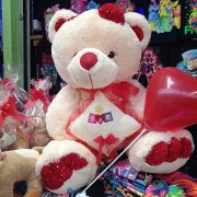 Comercios de la Isla preparados para recibir a los enamorados