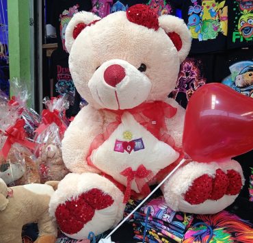 Comercios de la Isla preparados para recibir a los enamorados