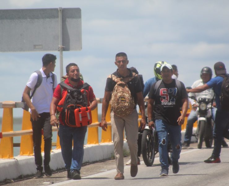 Cierre de puente anunciado por presión de empresas