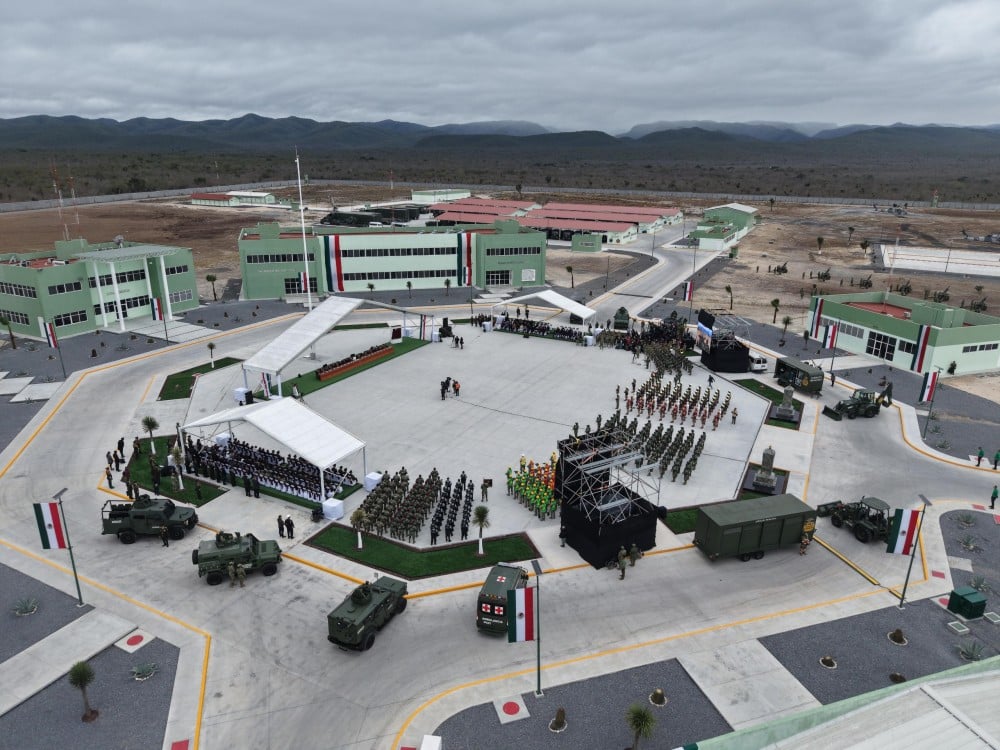 Sheinbaum destaca el papel del Ejército en la defensa de la soberanía y anuncia aumento salarial