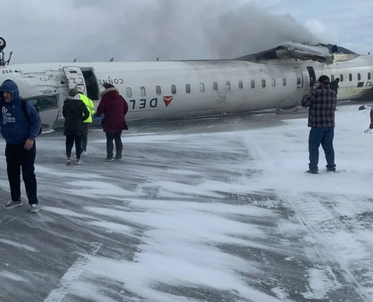 Avión de Delta Airlines se vuelca en Canadá: imágenes impactantes del accidente