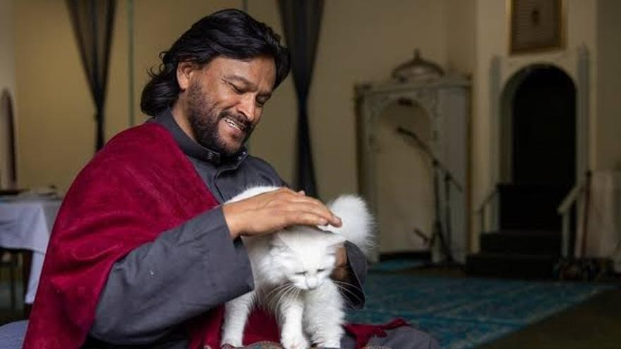 Asesinan al primer imán abiertamente gay en Sudáfrica