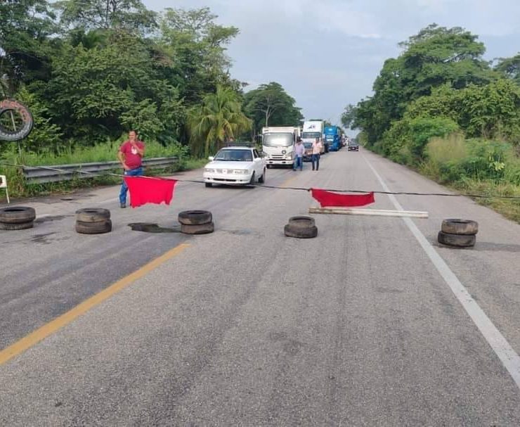 Pobladores de Atasta amenazan bloquear la carretera