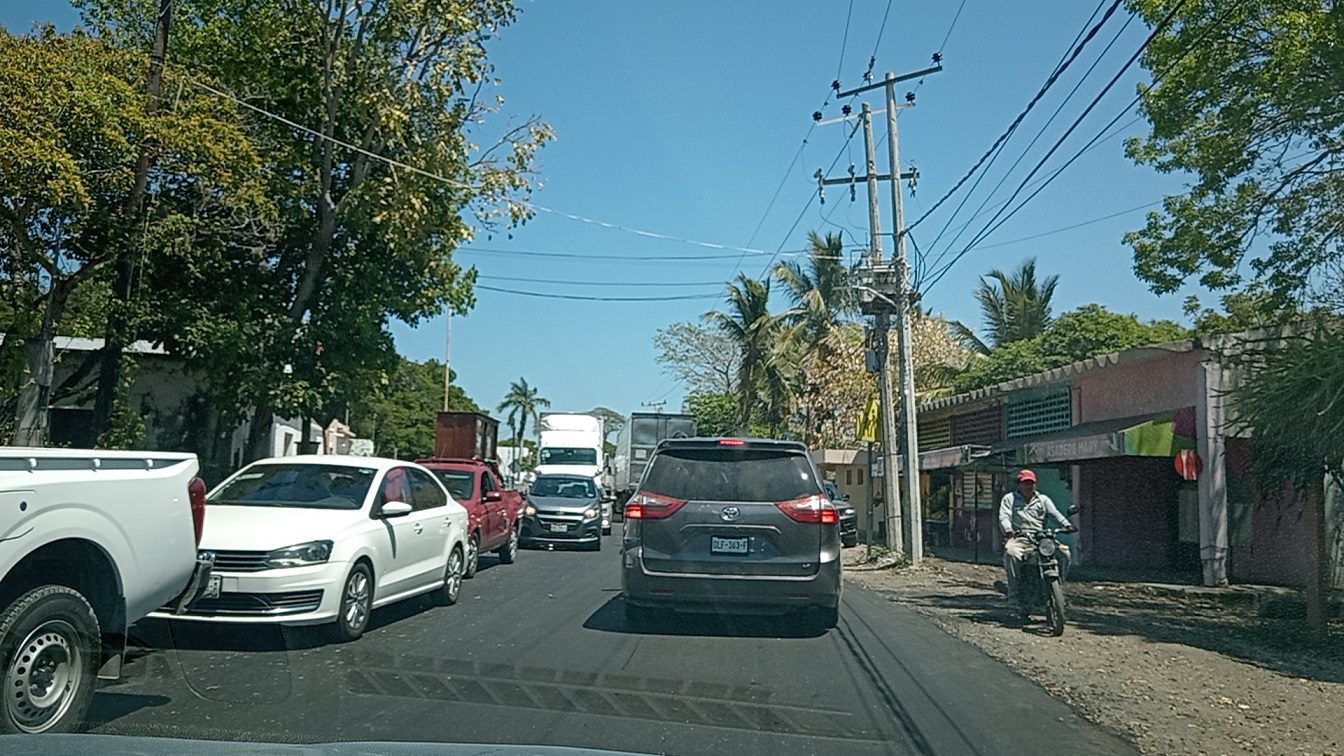 Caos vial el tramo de Atasta Pueblo