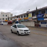 Mujer carterista desvalija sus víctimas en el centro de la ciudad