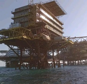 Reportan derrame de crudo en la plataforma Akal C1