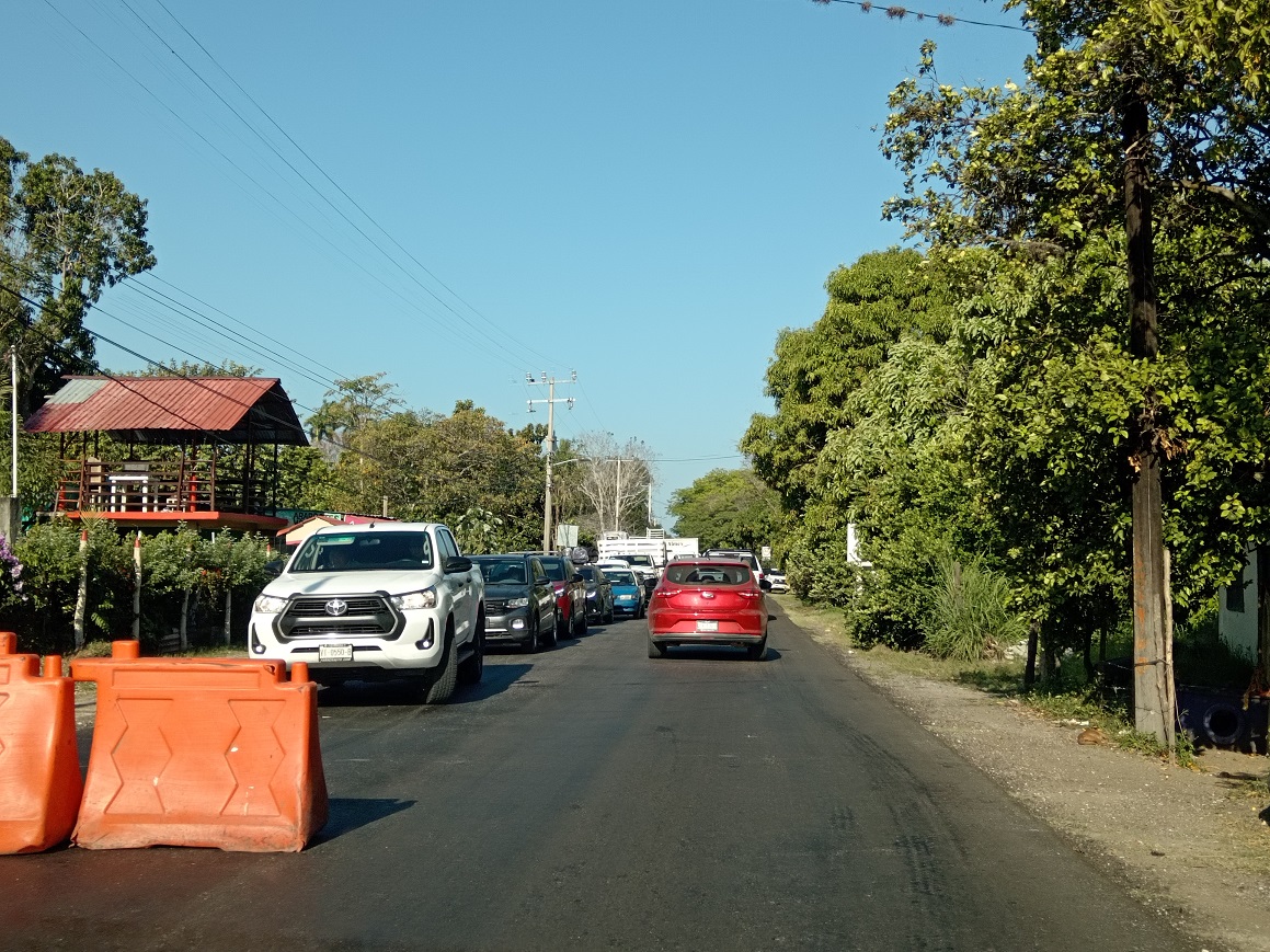 Urge que concluya la reconstrucción de la carretera de Atasta