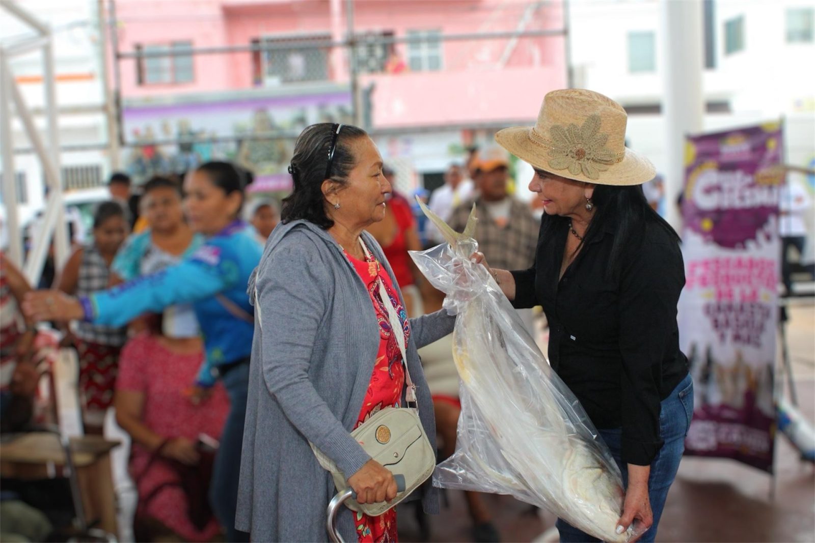 199160DIF Carmen ha entregado 4.5 tn de pescados en el programa de Cuaresma