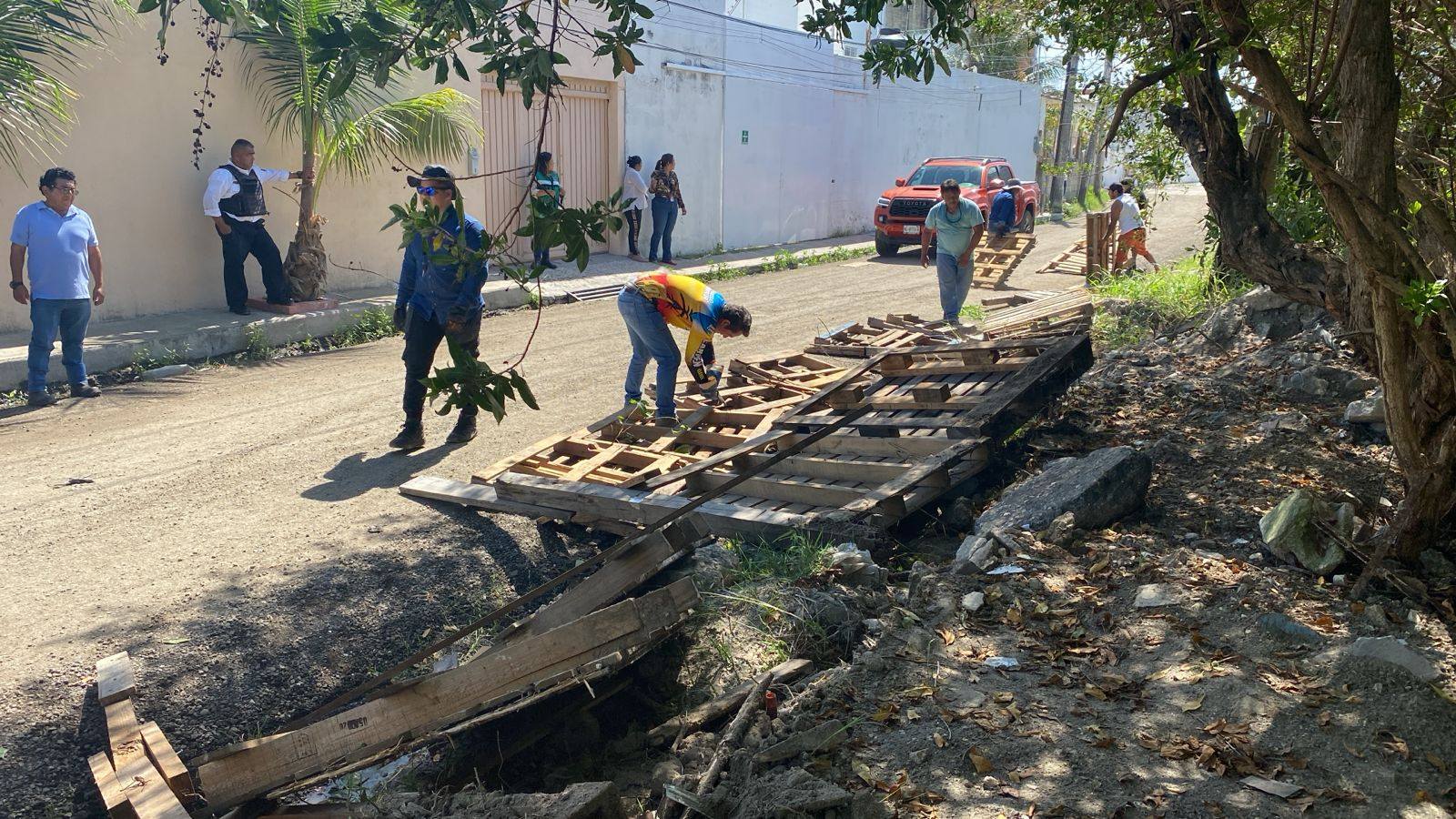 Recuperan espacios a orillas de arroyos y manglares invadidos