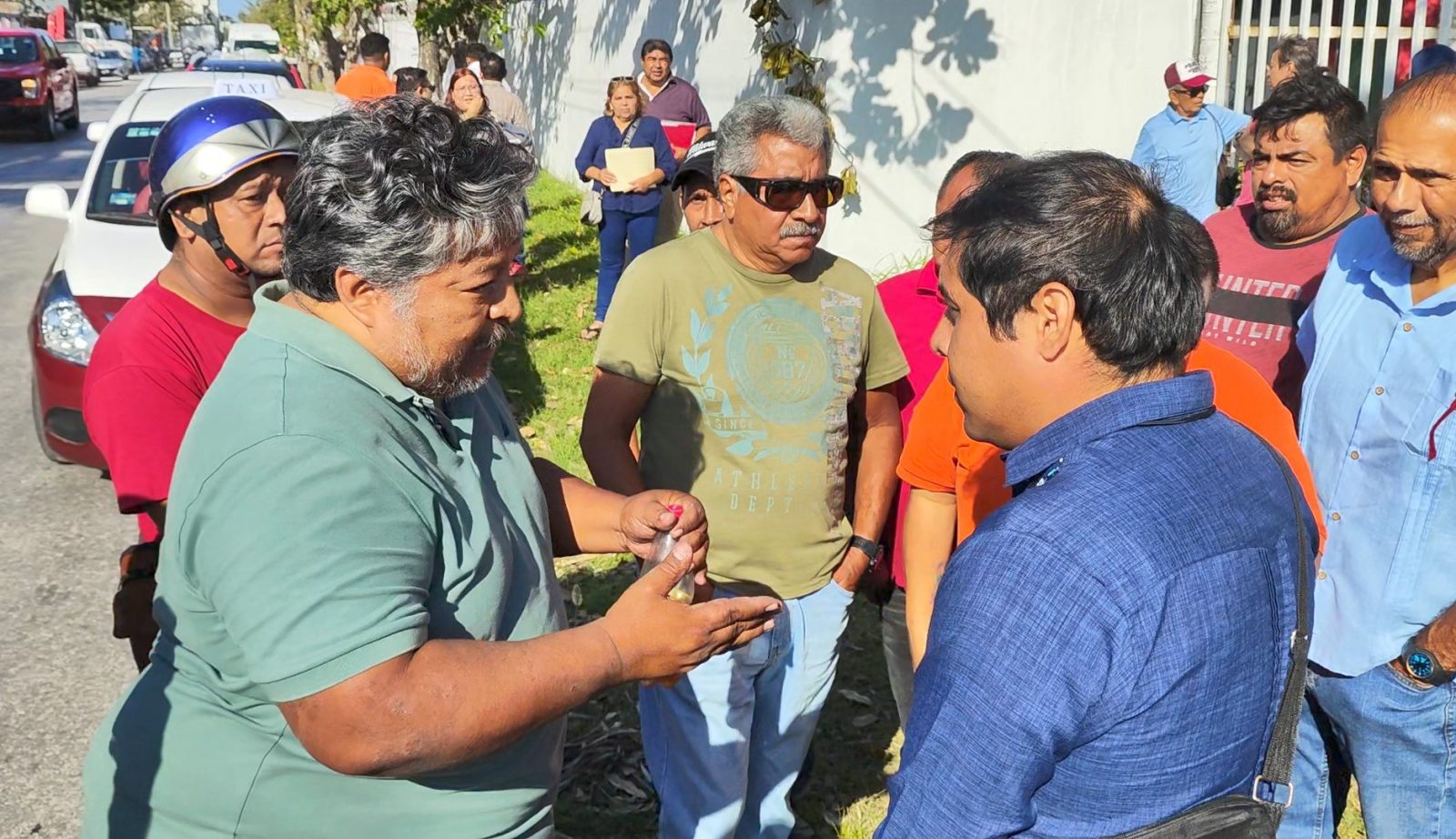 Taxistas de Ciudad del Carmen piden justicia a la Artec