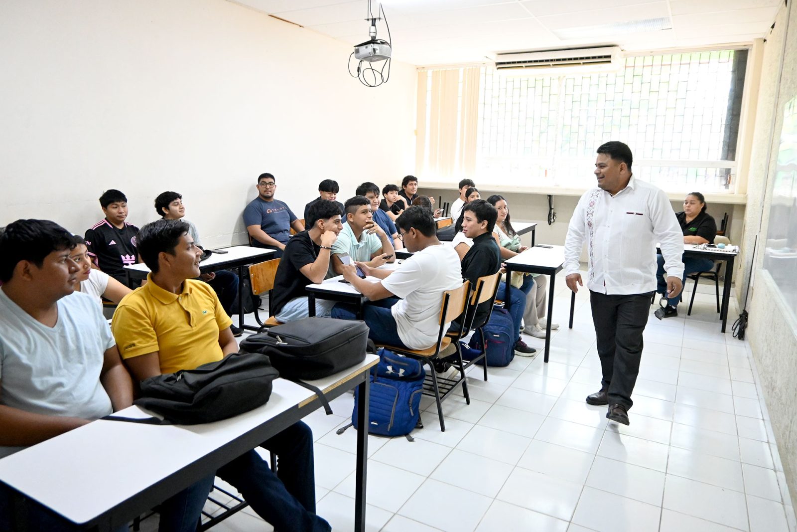 Subempleo afecta a egresados de universidades