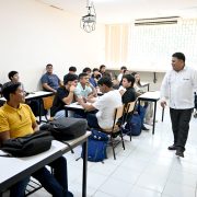 Subempleo afecta a egresados de universidades