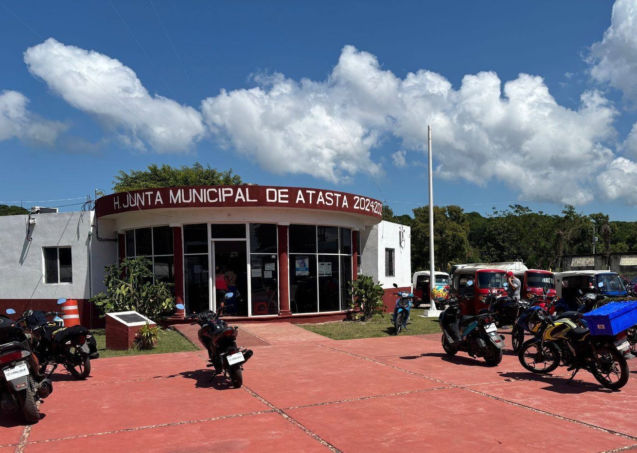 Atastecos se sienten decepcionados del gobierno de Layda Sansores