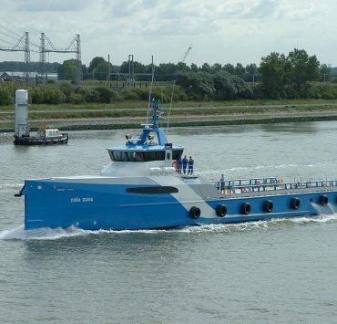 Se incendia barco abastecedor “Doña Diana” de Naviera Integral