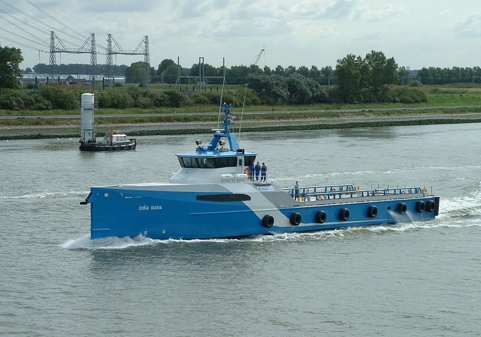 Se incendia barco abastecedor “Doña Diana” de Naviera Integral