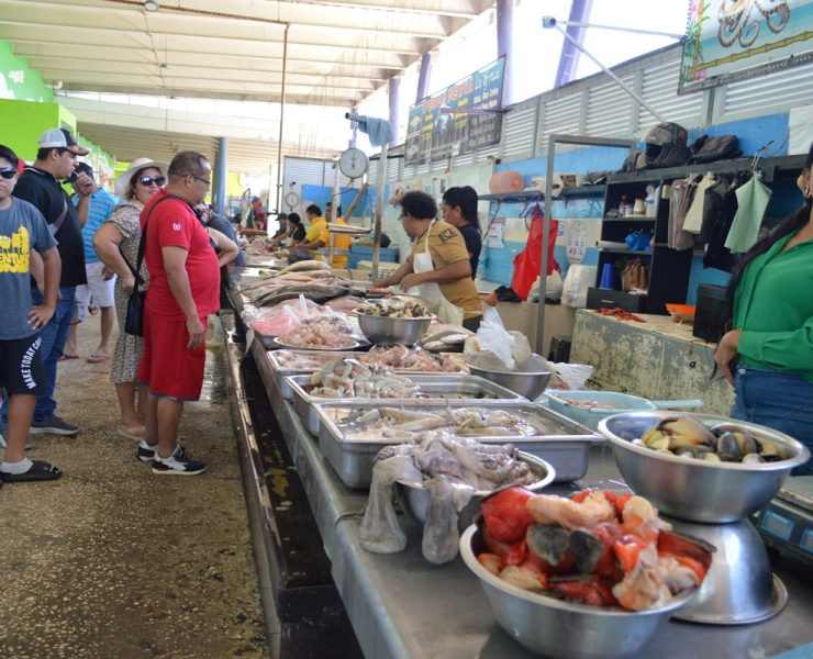 Expendedores de pescados del mercado principal ven repunte en sus ventas