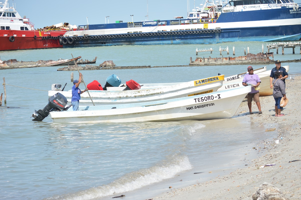 Pemex no tiene la obligación de regalar redes a pescadores