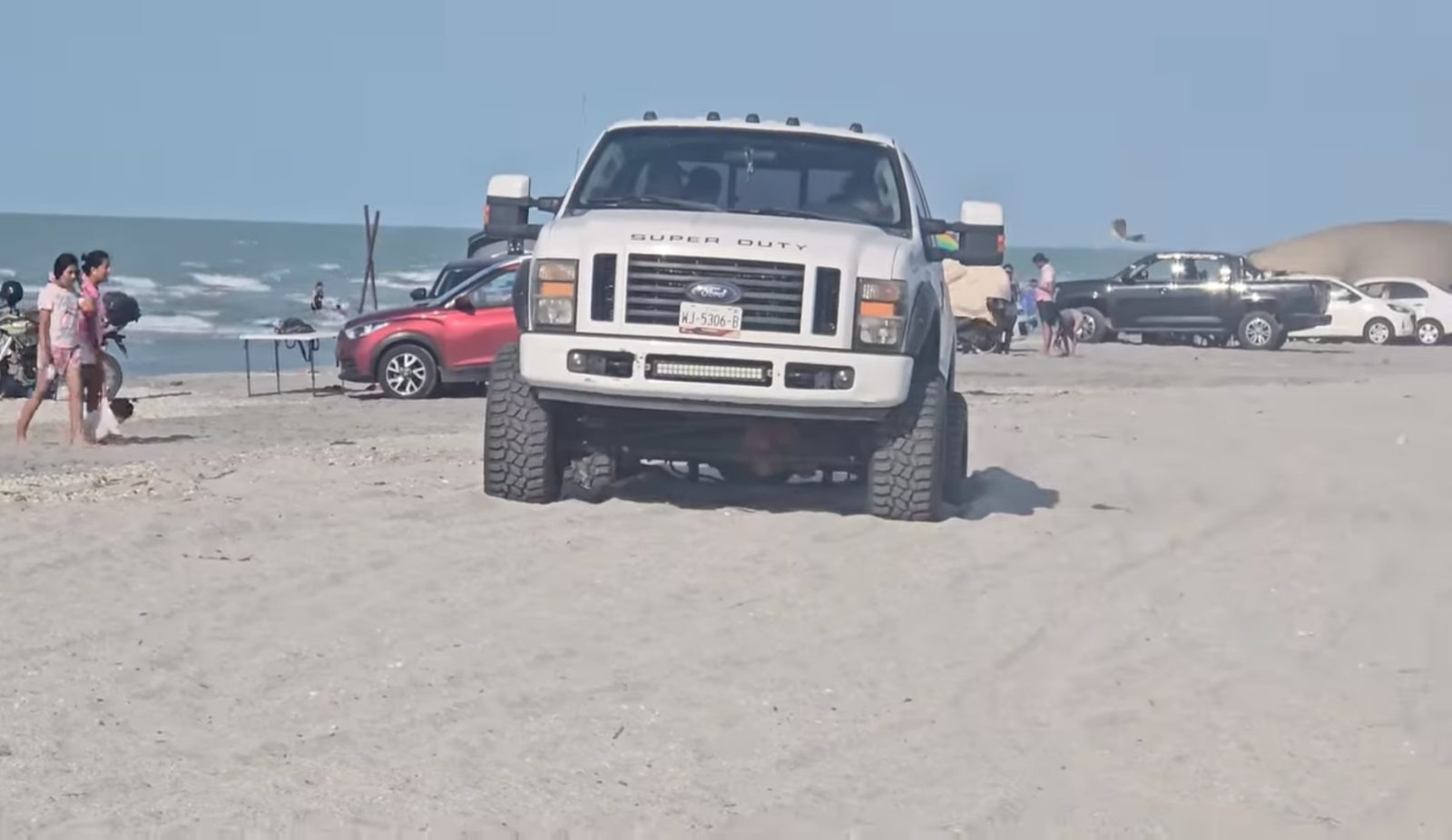 Basura en playas e ingreso con vehículos por falta de conciencia