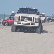 Basura en playas e ingreso con vehículos por falta de conciencia